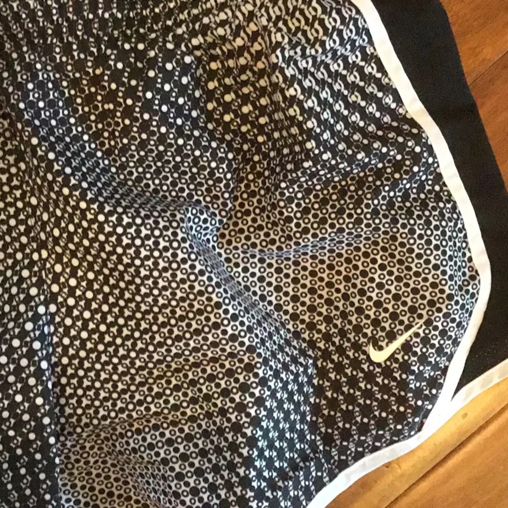 Nike Dri Fit short Girls size Large - Picture 3 of 4
